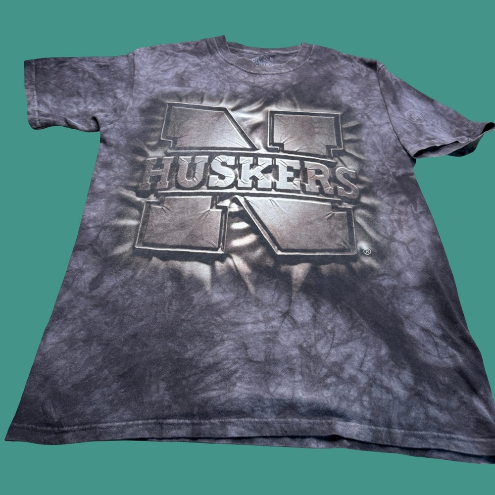 The Mountain Nebraska Huskers Tie Dye T Shirt Medium Big Logo Black Gray